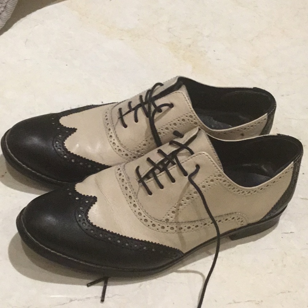 Cole Hahn lace up saddle shoes